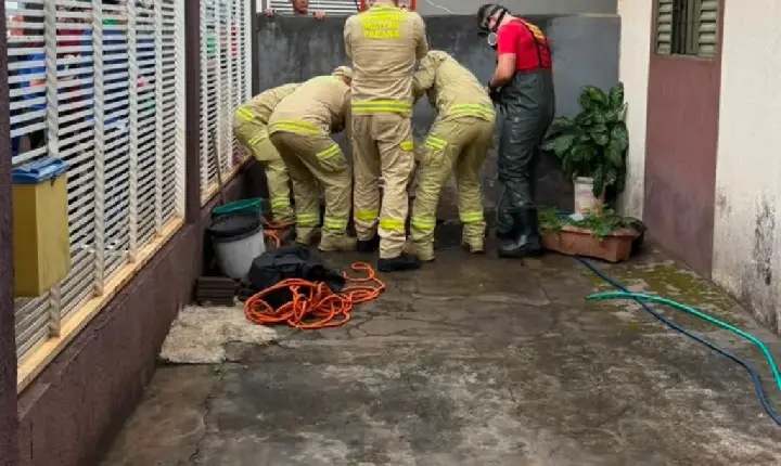 Homem esquece chave, pula muro e cai em fossa de 7 metros em Sarandi