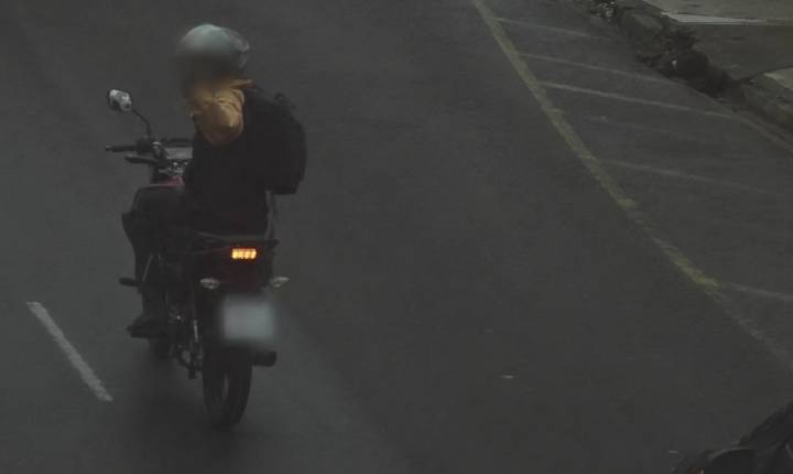 Motociclista que escondia placa em radares e fazia gestos obscenos é preso com maconha em Maringá