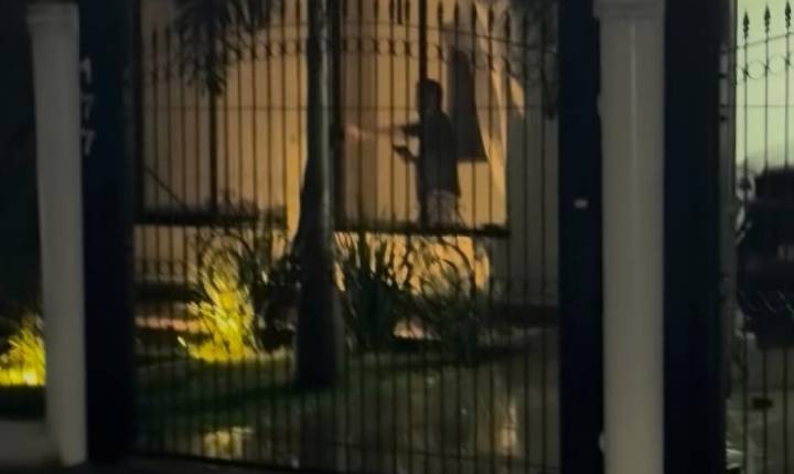 Motorista suspeito de embriaguez mata motoboy, foge do local e atira contra imprensa e amigos da vítima em Maringá
