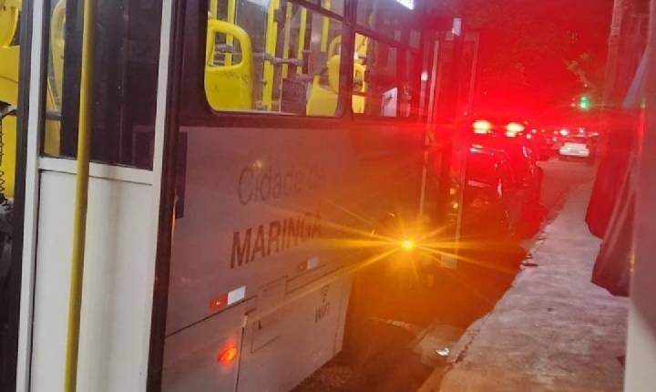Passageiros ficam feridos após adolescentes arremessarem pedras dentro de ônibus do transporte coletivo, em Maringá