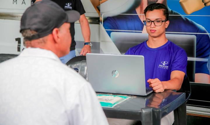 Procon Maringá orienta consumidores sobre direitos e combate a práticas abusivas em cobranças de dívidas