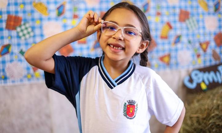 Programa ‘Olhando para o Futuro’ alcança marca de mil óculos entregues para alunos da rede municipal de ensino de Maringá nesta quarta-feira, 8