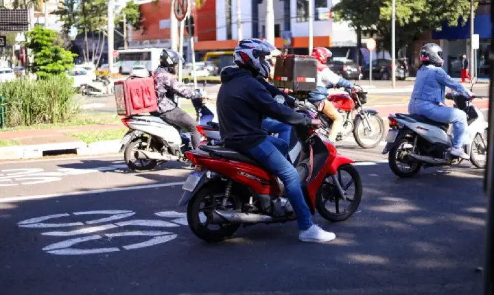 Semob reforça importância do uso correto do capacete em Maringá