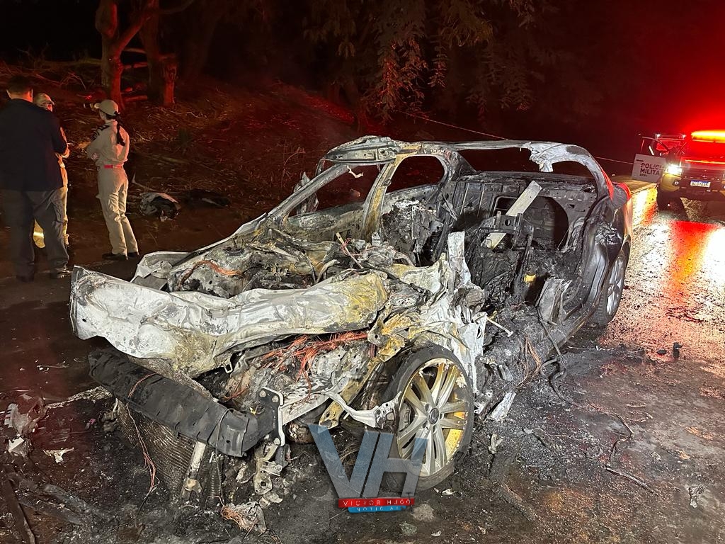 Carro pega fogo e motorista morre carbonizado após colisão traseira de caminhão na PR-317 em Maringá
