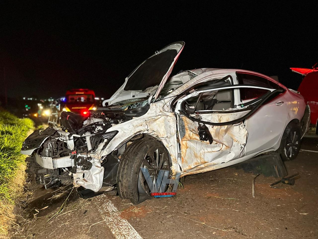 Motorista é ejetado para fora de carro após capotamento na BR-376 em Maringá