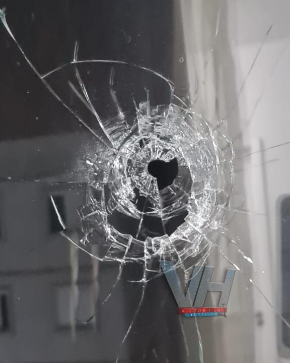 Disparo atinge janela de apartamento em Sarandi