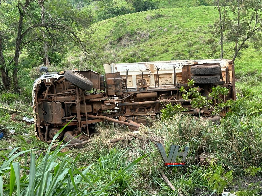Motorista da prefeitura de Mandaguari morre após tombamento de caminhão