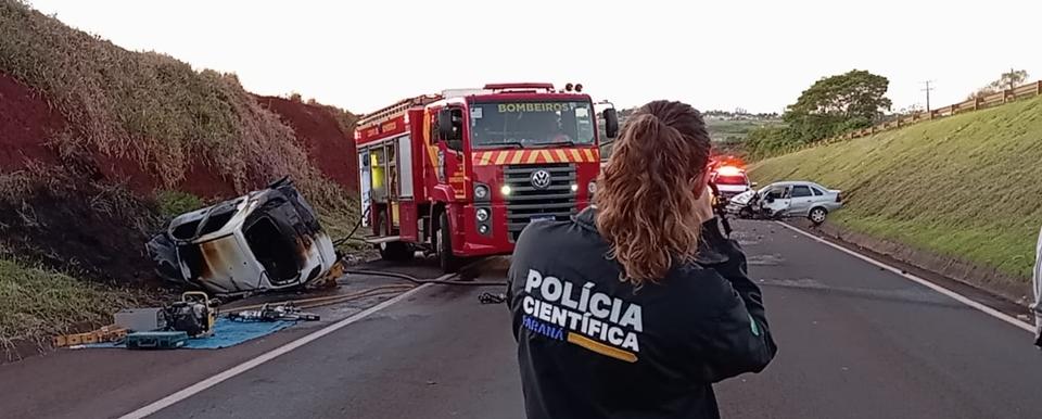 Três pessoas morrem carbonizadas em acidente na PR-317