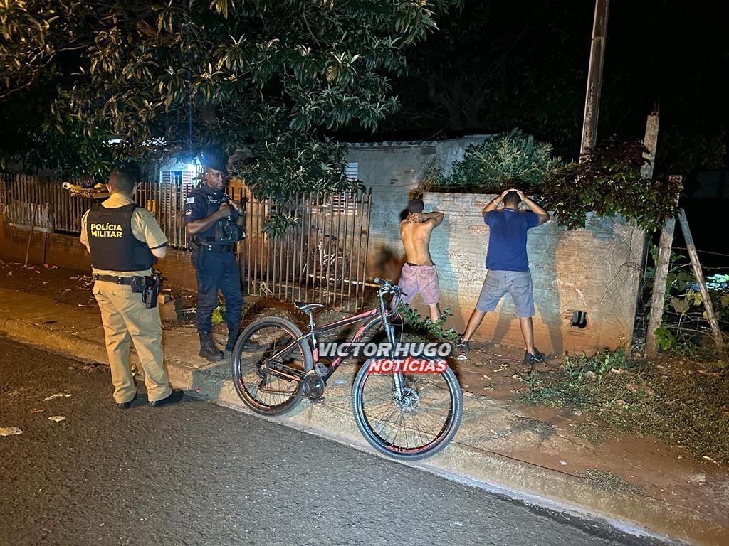 Homens são presos após tiros próximo a local de homicídio