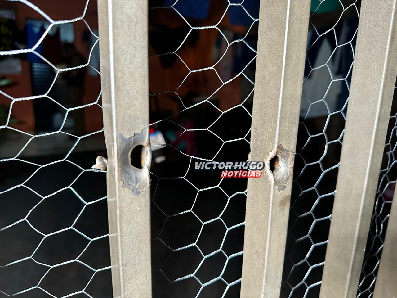 Jovens por pouco não são baleados durante atentado a tiros em Sarandi