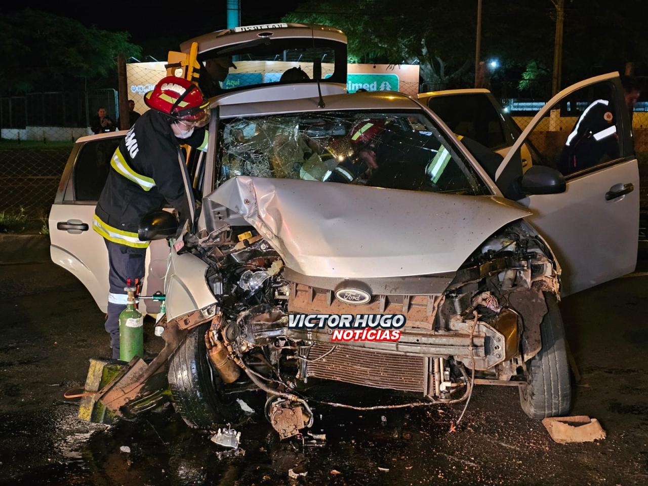 Casal fica ferido após grave acidente na Avenida Colombo em Maringá