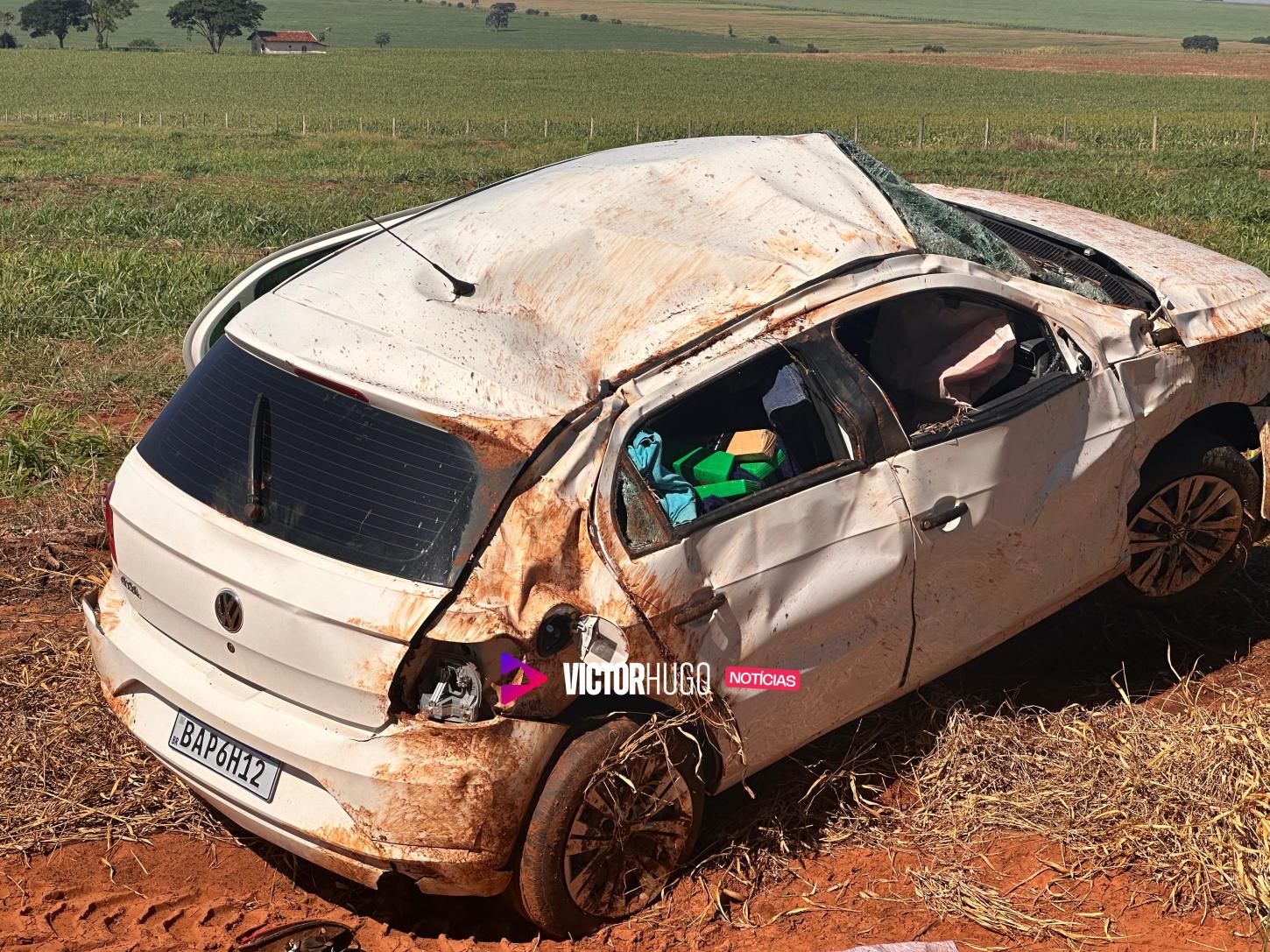 Motorista capota carro carregado de drogas na região de Maringá
