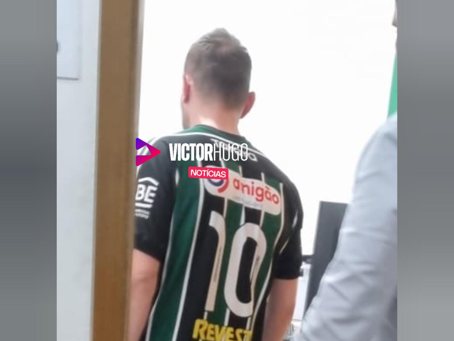 Médico é preso por suspeita de importunação sexual durante jogo de futebol
