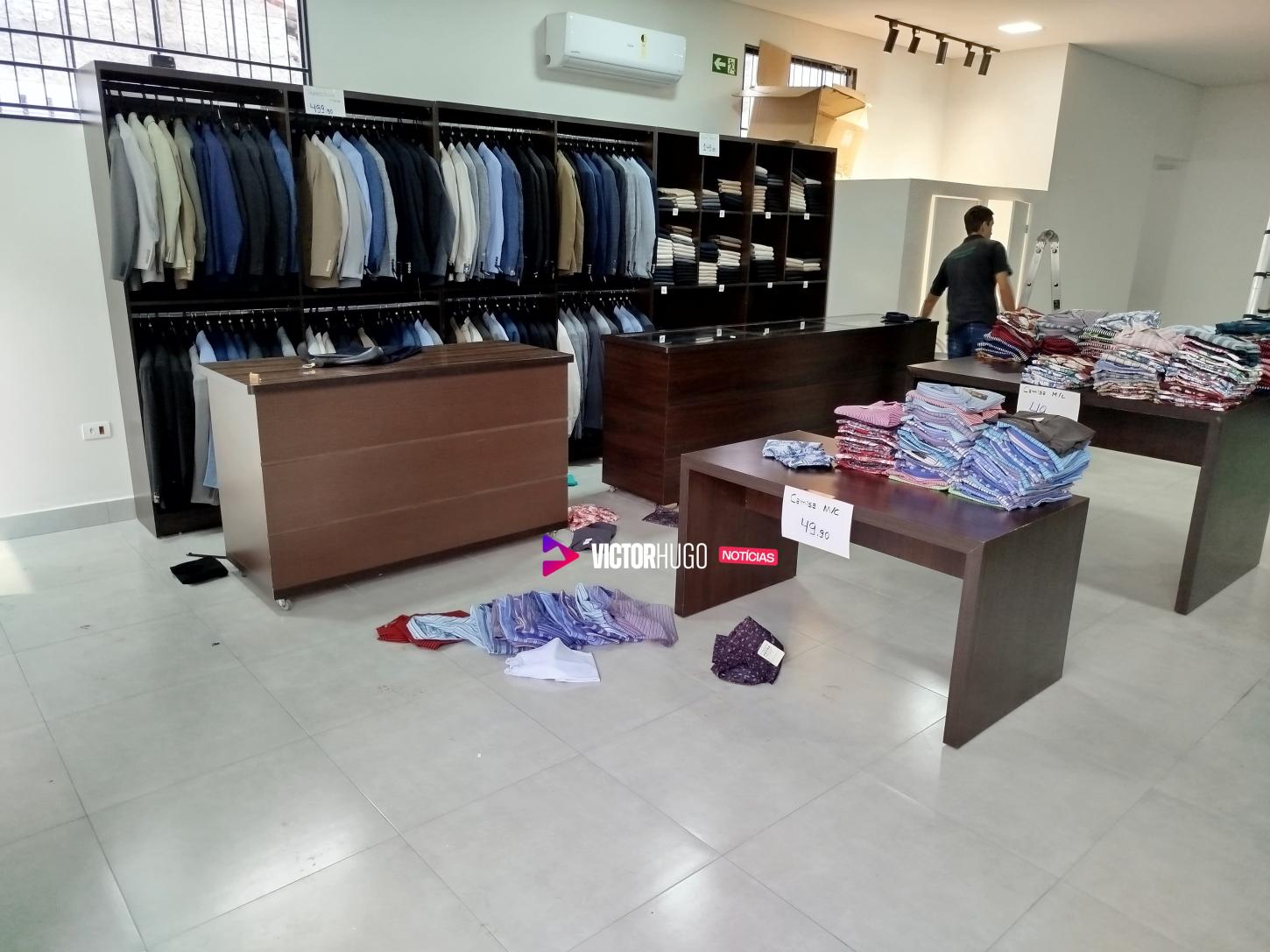 Loja de roupas é alvo de ladrões 3 semanas após inaugurar, em Sarandi