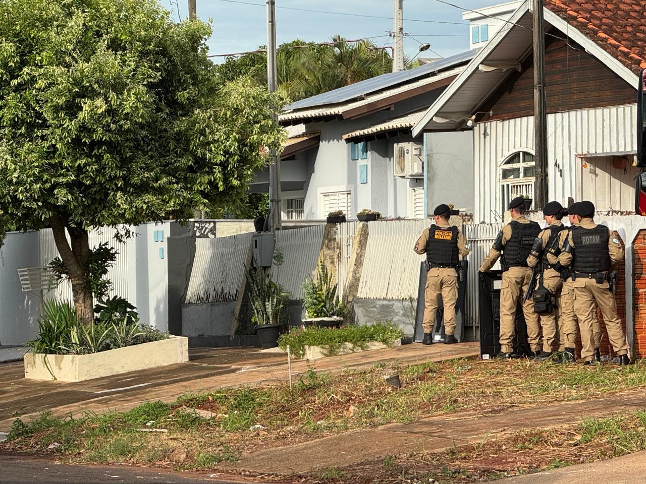 Pai faz filhos de 3 e 6 anos reféns no dia de natal e é morto pelo BOPE
