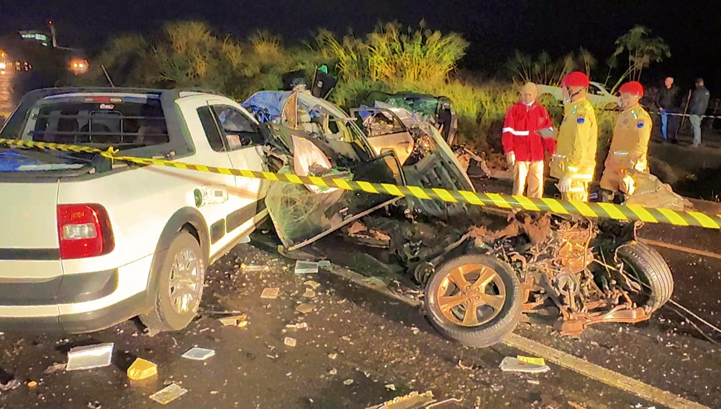 Acidente com carro de Maringá deixa 1 morto e 3 gravemente feridos