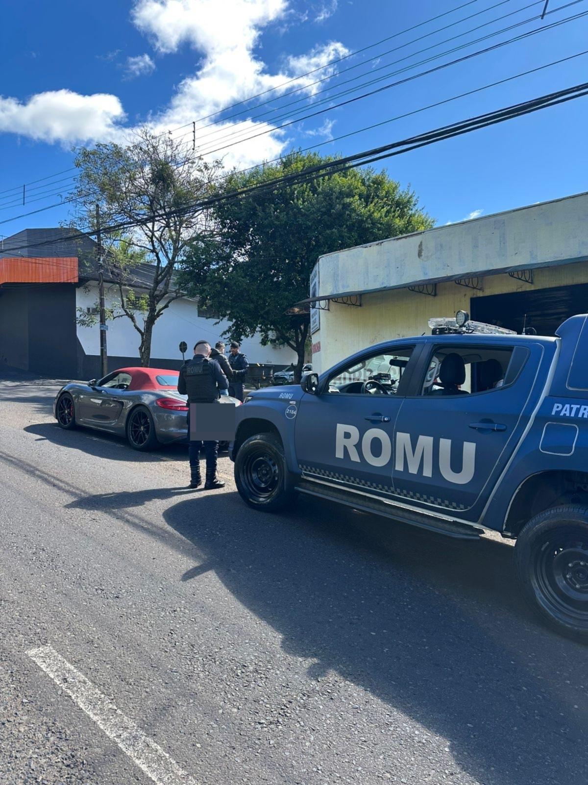 Porsche é é apreendida em Maringá com R$ 20 mil em impostos atrasados