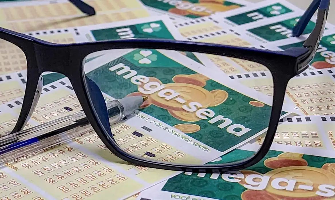 Ninguém acerta os seis números e prêmio da Mega-Sena acumula para R$ 52 milhões