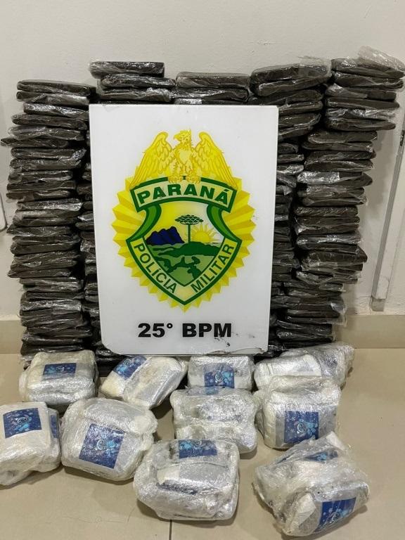 Polícia Militar do Paraná apreende mais de 22 quilos de haxixe em posto de combustível de Umuarama