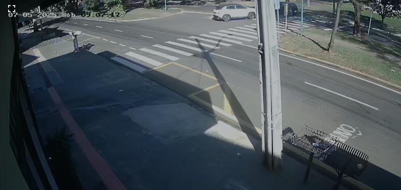 A caminho do trabalho, frentista morre após carro avança preferencial em Maringá