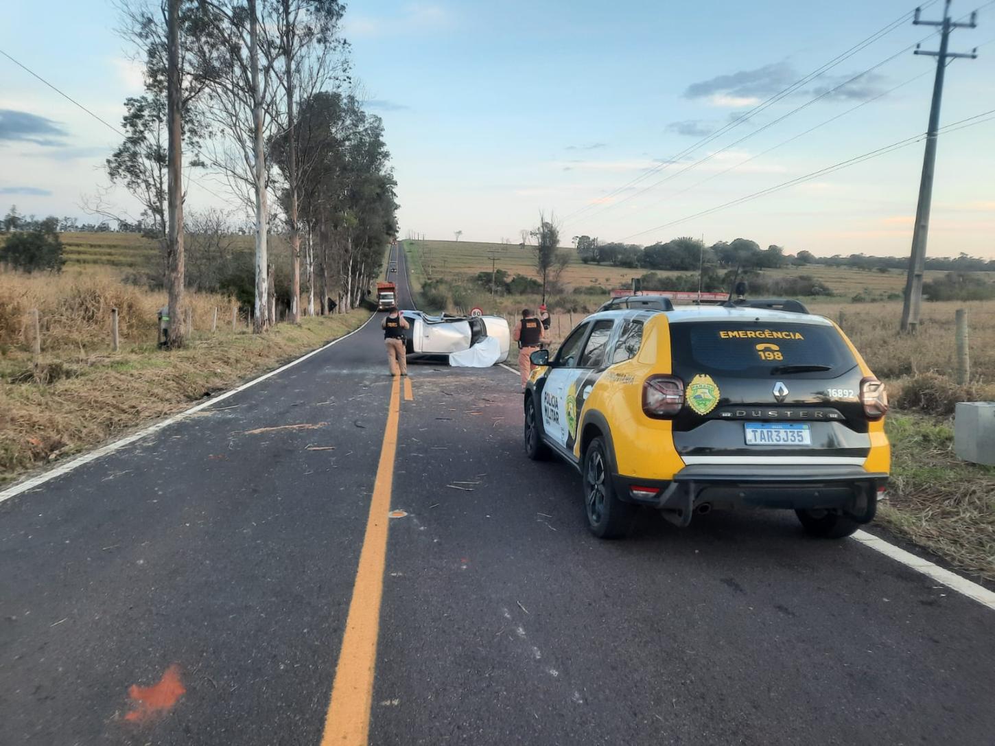 Condutor morre após carro colidir e tombar na PR-482, em Nova Olímpia