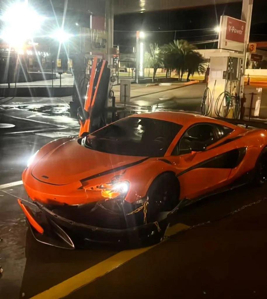 Motorista bate McLaren avaliada em mais de 2 milhões de reais em Maringá