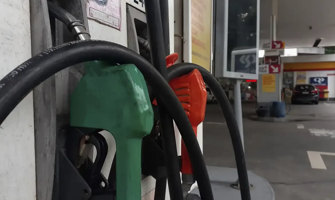 Pesquisa de preços dos combustíveis realizada pelo Procon de Maringá é divulgada