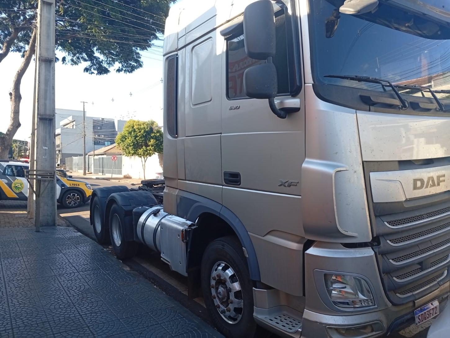 Polícia Militar recupera caminhão furtado em Minas Gerais após flagrar adulteração de placas em Sarandi