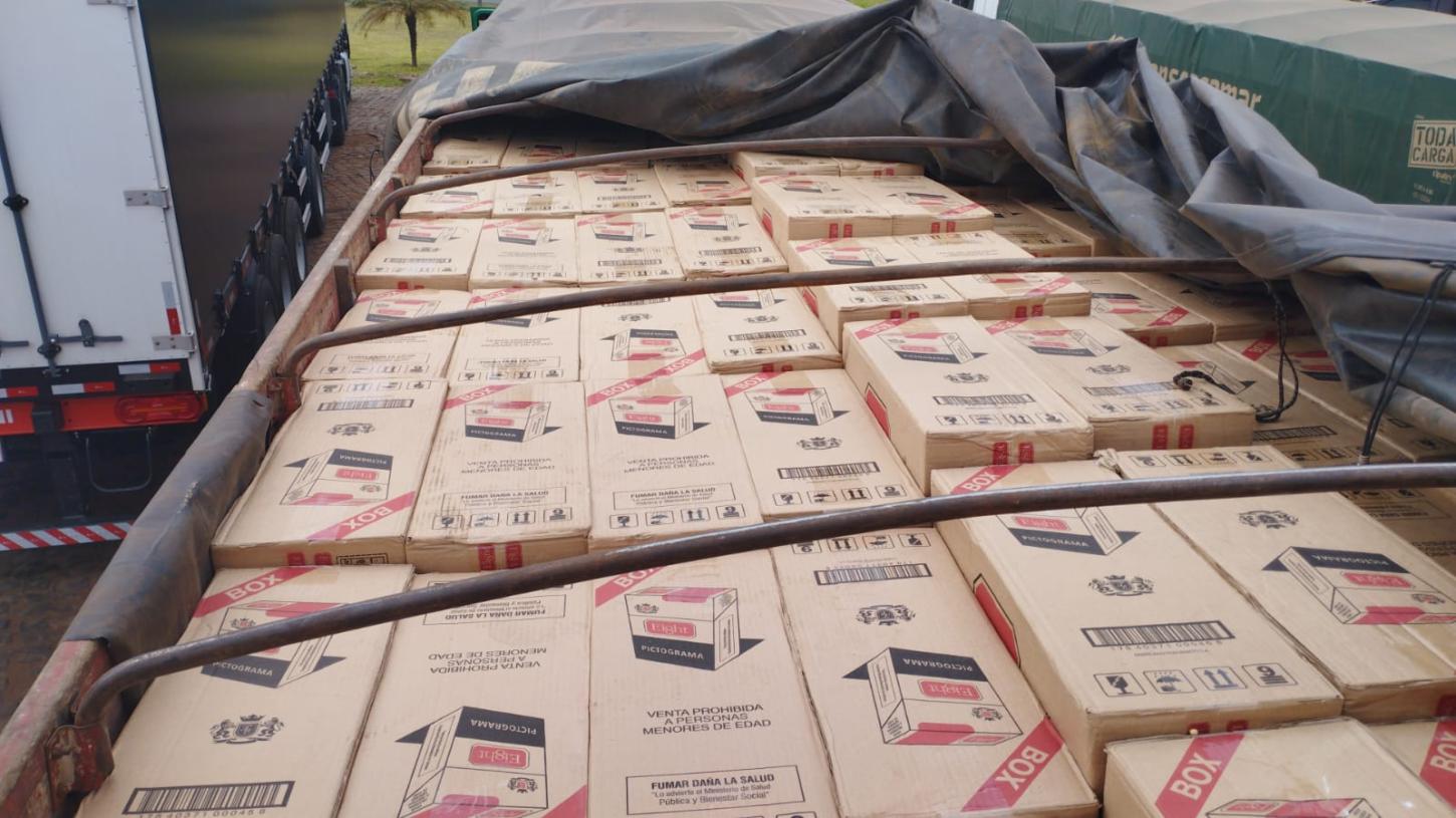 PRF apreende 350 mil maços de cigarros contrabandeados em Maringá