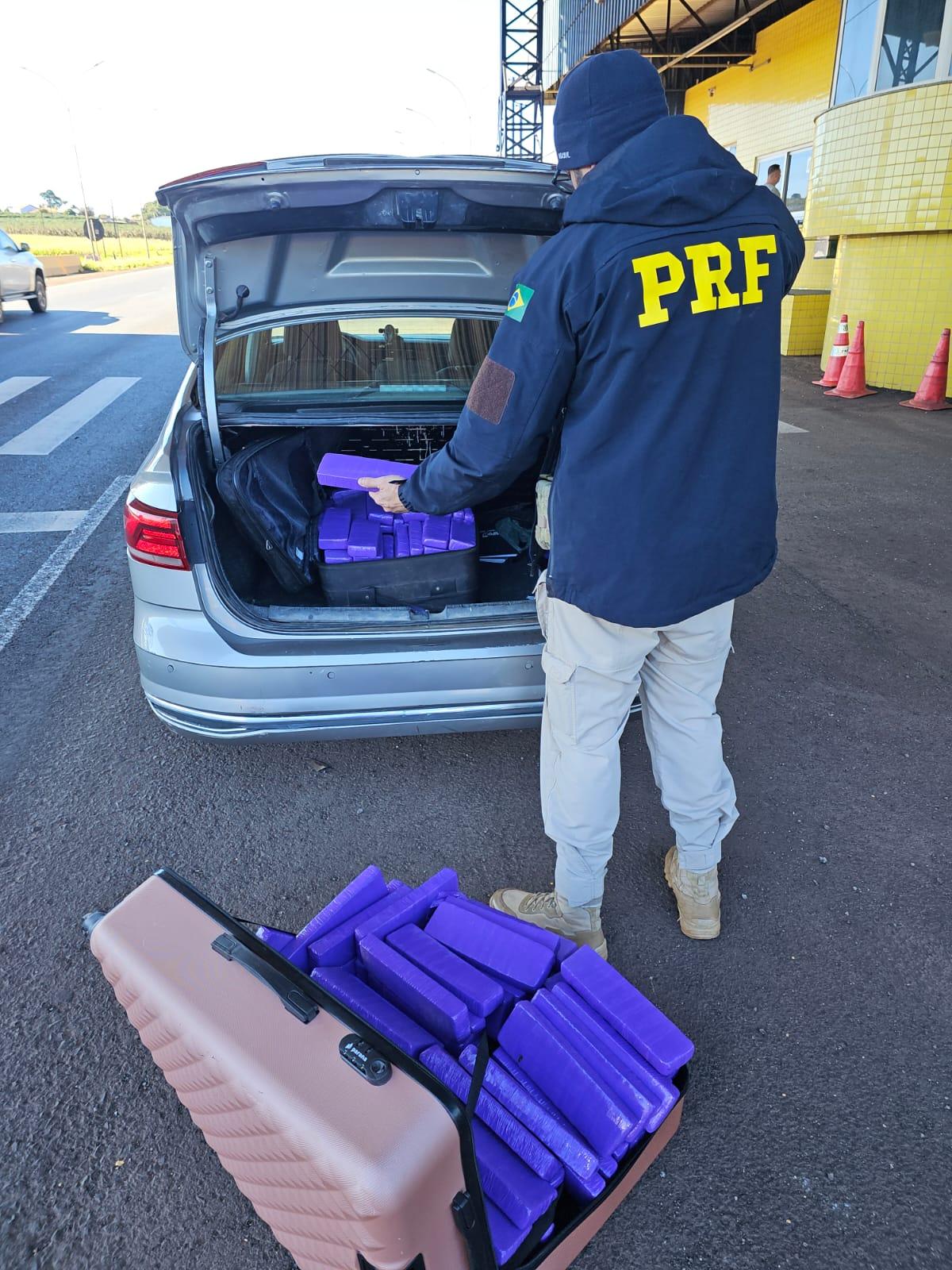 PRF apreende mais de 100 quilos de maconha em Mandaguari