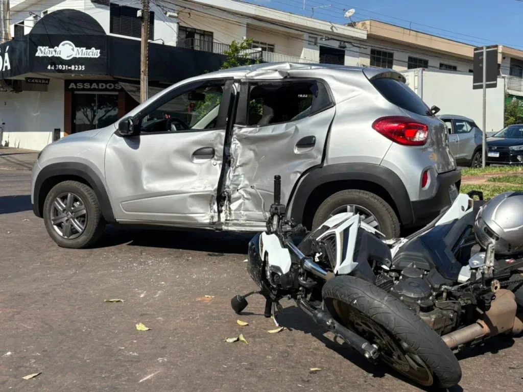Motociclista de 24 anos fica gravemente ferido após acidente em Maringá