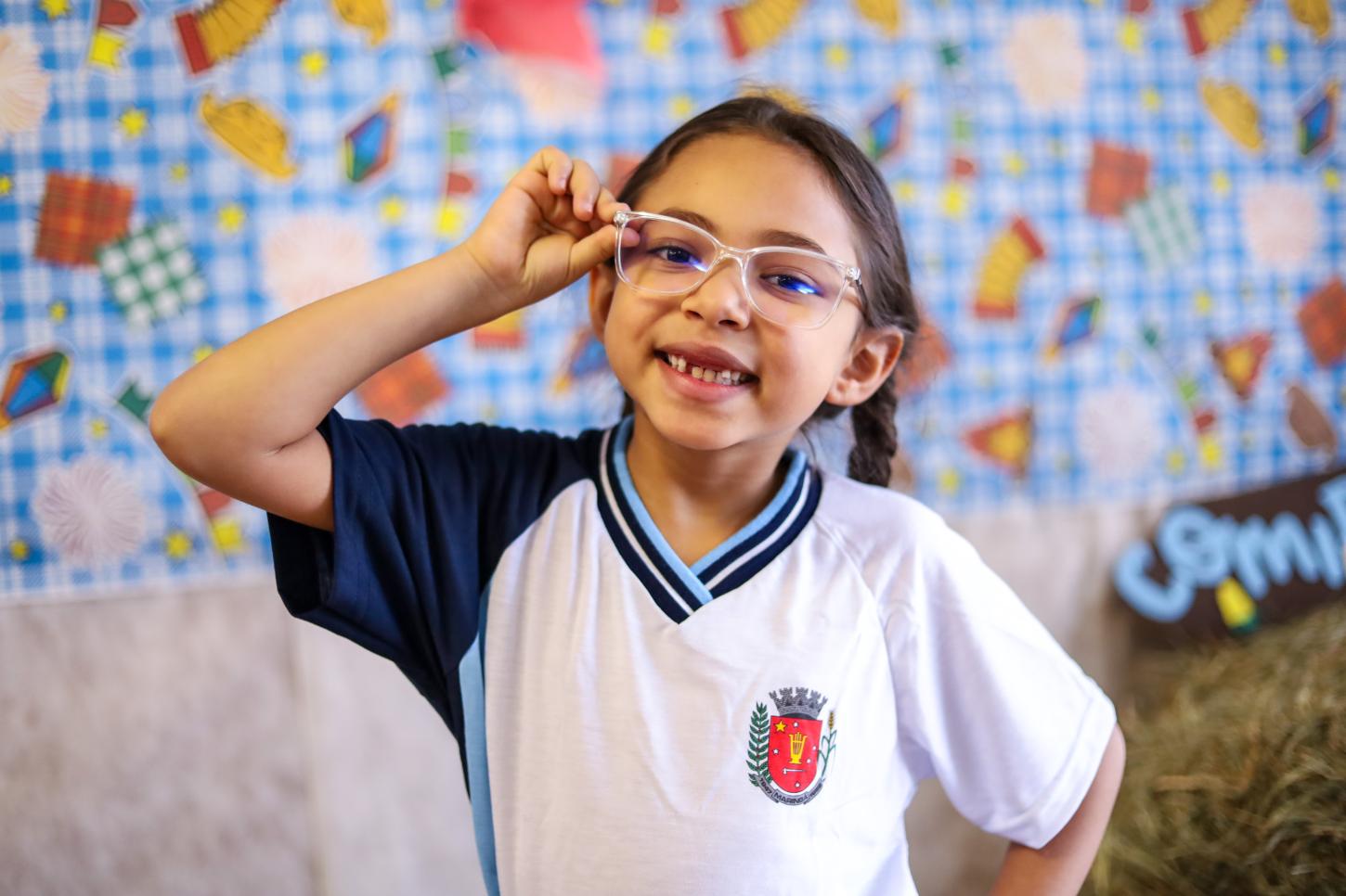Programa ‘Olhando para o Futuro’ alcança marca de mil óculos entregues para alunos da rede municipal de ensino de Maringá nesta quarta-feira, 8