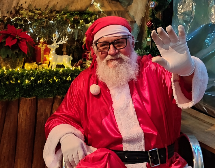 Papai Noel de Floresta fica gravemente ferido e família pede orações pela recuperação