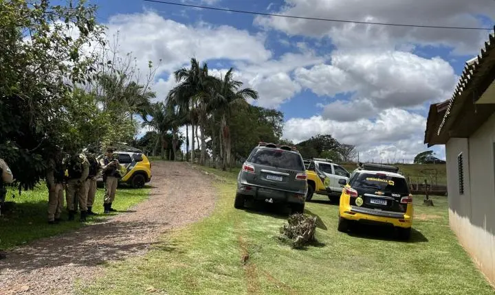 Ex-policial militar ameaça esposa, troca tiros com a PM e acaba baleado durante cerco 